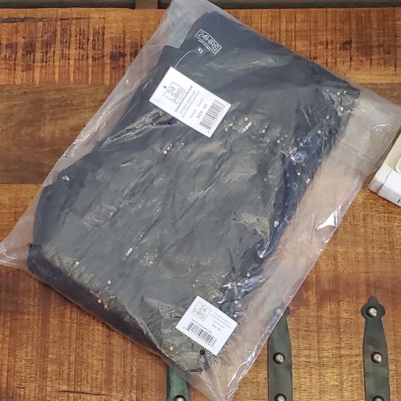 🖤 24HRS Black Sequin Drop-Crotch Joggers 🖤 - Picture 4 of 6